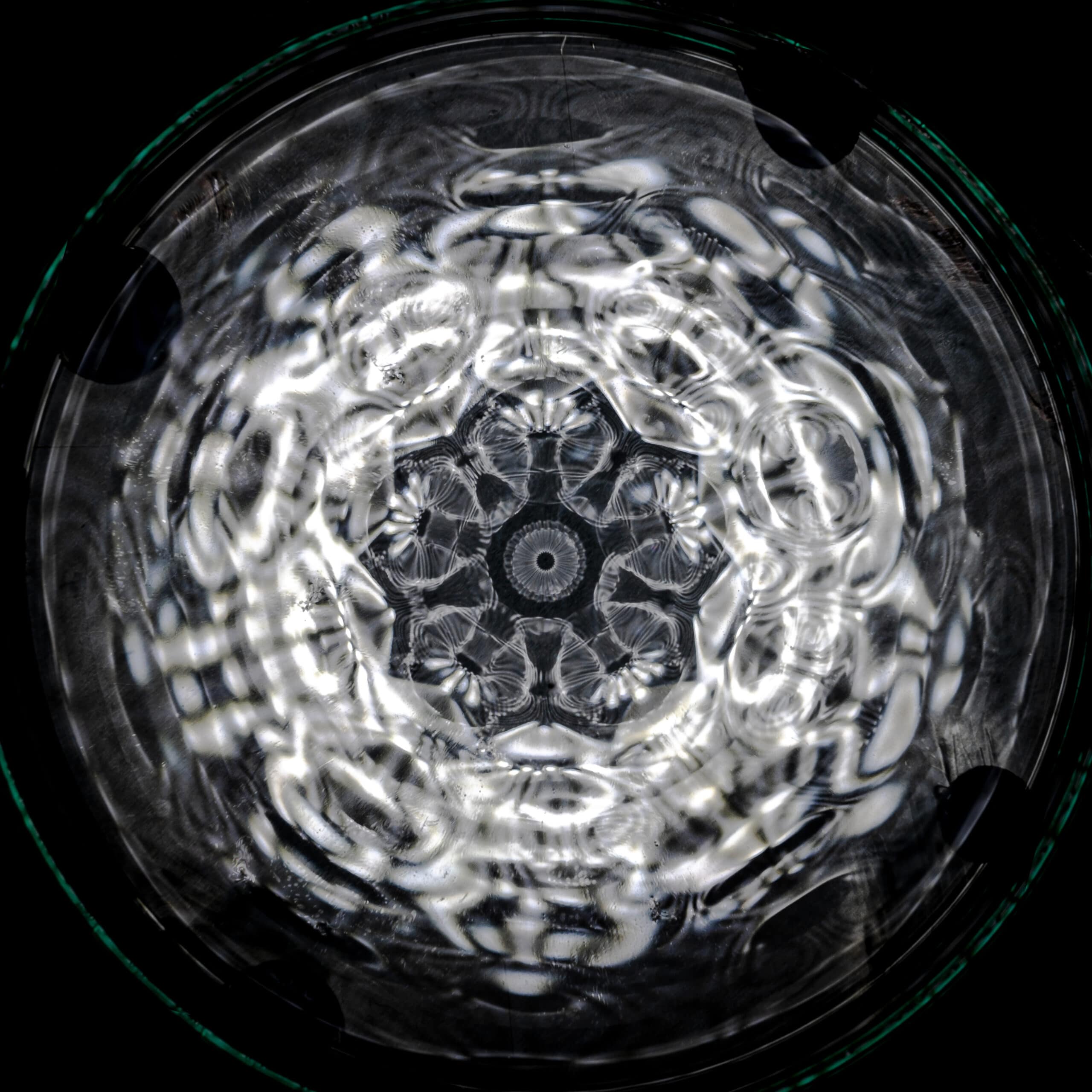 Cymatics (from Ancient Greek: κῦμα, romanized: kyma, lit. 'wave') is a subset of modal vibrational phenomena. | KYMATIK Visualisierung von Klängen und Wellen