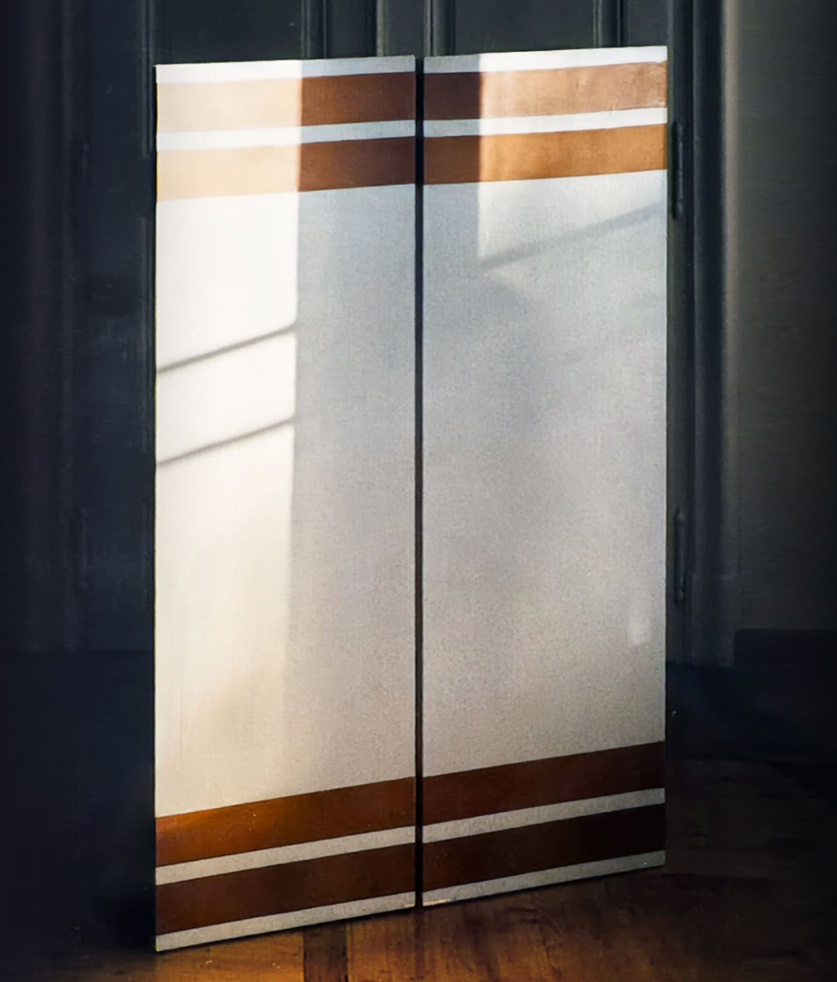 Paravent Einzelanfertigung aus Wildleder und Seide.